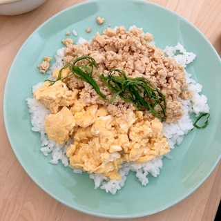 高野豆腐でかさ増し！鶏そぼろ丼